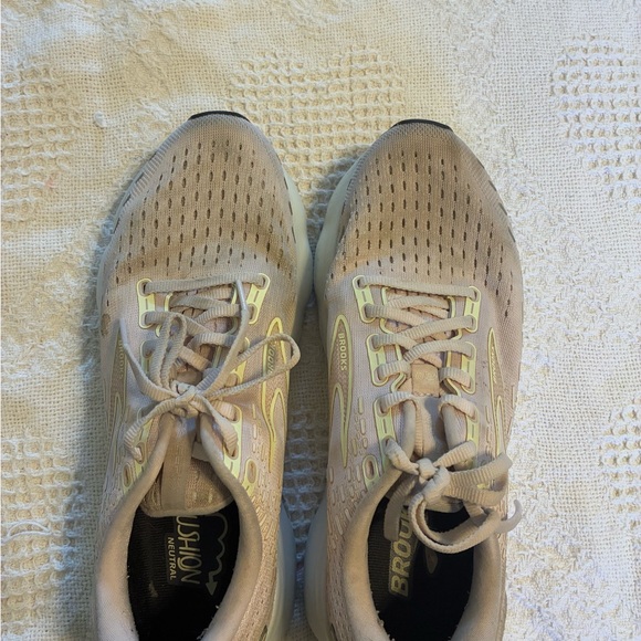 Brooks Running Shoes - Picture 2 of 6